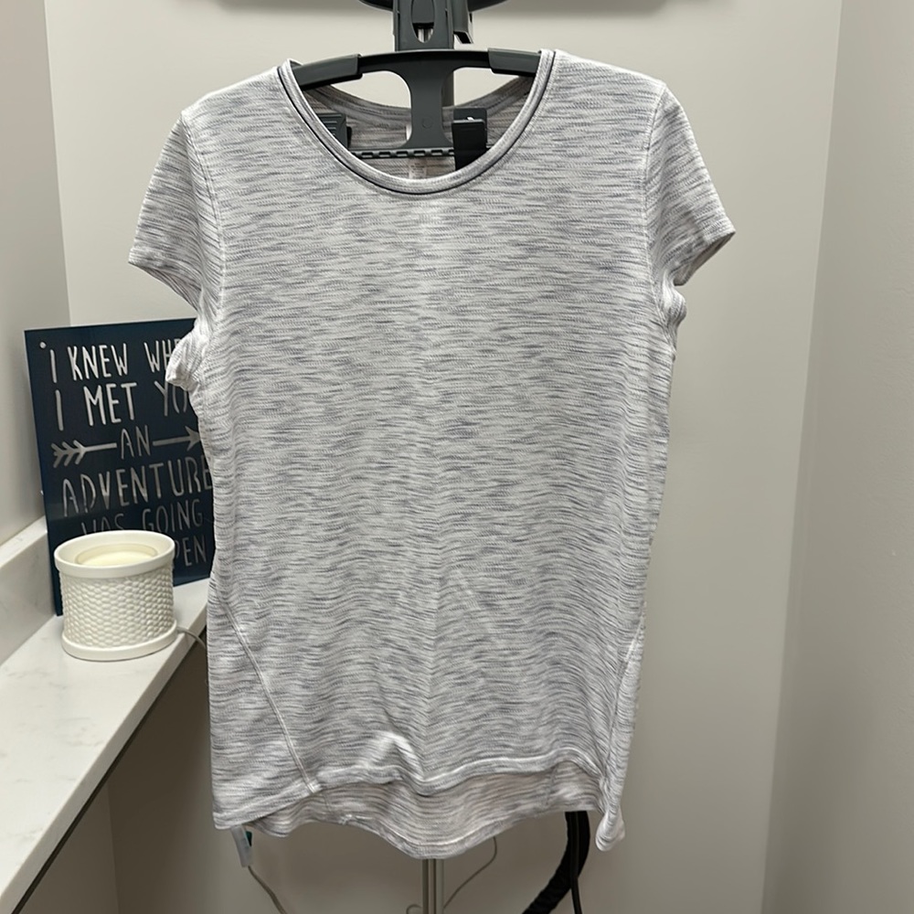 Lululemon grey size 10 short sleeve shirt